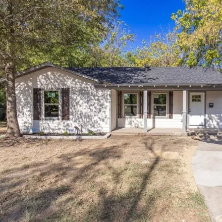 Buy this 3 bed house on 1011 College Street in Commerce, TX 75428