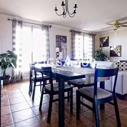 Rent this 4 bed apartment on Place du Général de Gaulle in 06600 Antibes, France