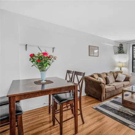 Buy this studio apartment on 52-25 39th Road in New York, NY 11377