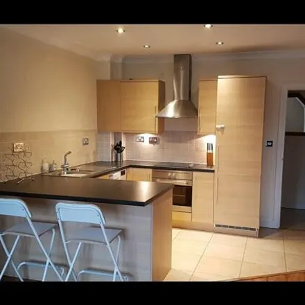 Image 4 - Saffon Court, Wokingham Road, Reading, RG6 7AB, United Kingdom - Apartment for rent