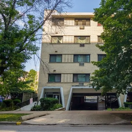 Rent this 1 bed apartment on 6201 North Kenmore Avenue in Chicago, IL 60660