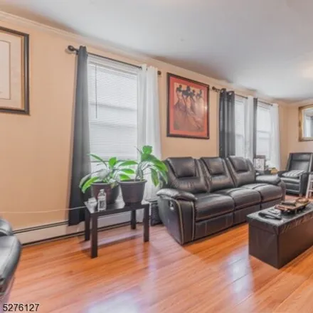 Image 5 - 207 Lembeck Avenue, Greenville, Jersey City, NJ 07305, USA - House for sale