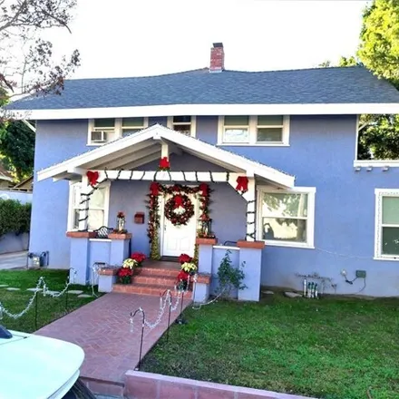 Buy this 5 bed house on 202 West 20th Street in Santa Ana, CA 92706