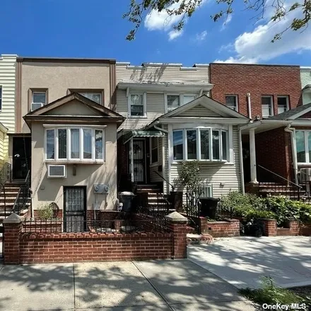 Image 2 - 32-11 78th Street, New York, NY 11370, USA - Townhouse for sale