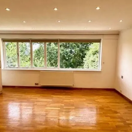 Rent this 5 bed apartment on Neville Drive in London, N2 0QS