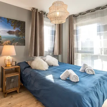Rent this 8 bed house on 74410 Saint-Jorioz