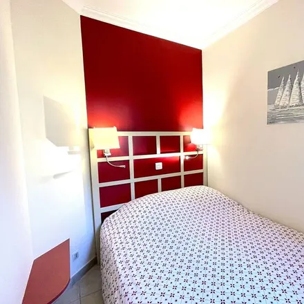 Image 3 - avenue de provence, 83980 Le Lavandou, France - Apartment for rent