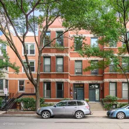 Buy this 2 bed house on 1148-1156 West Lill Avenue in Chicago, IL 60614