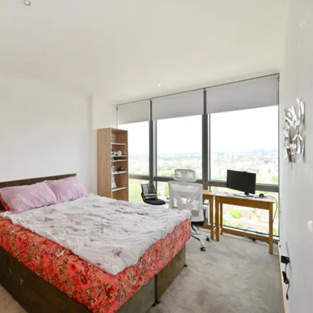 Image 7 - 1 West India Quay, 26 Hertsmere Road, Canary Wharf, London, E14 4AW, United Kingdom - Apartment for sale