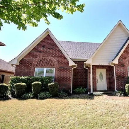 Buy this 3 bed house on 1 Foxboro Cove in Collierville, TN 38017