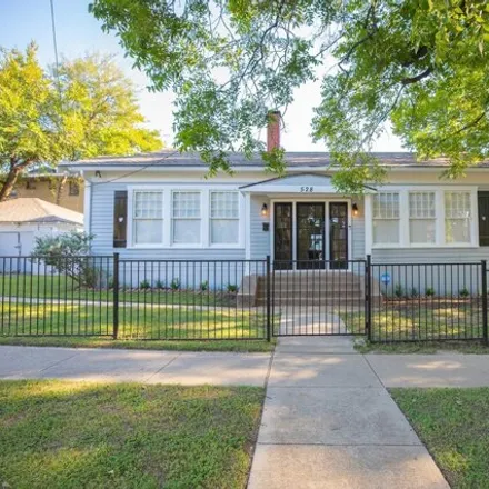 Rent this 3 bed house on 515 North Marsalis Avenue in Dallas, TX 75203