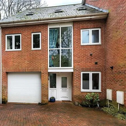 Buy this 3 bed townhouse on Parklands in Southampton, SO18 1UE