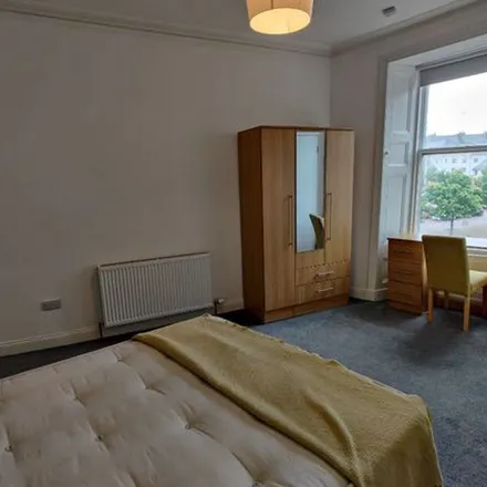 Image 1 - Ladbrokes, 100 Dura Street, Dundee, DD4 6TE, United Kingdom - Apartment for rent