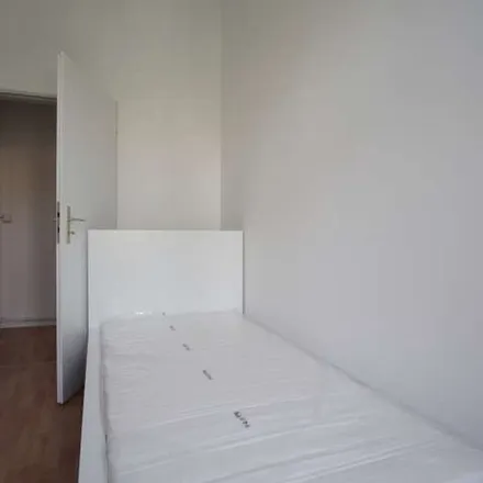 Rent this 6 bed apartment on Bochumer Straße 2 in 10555 Berlin, Germany