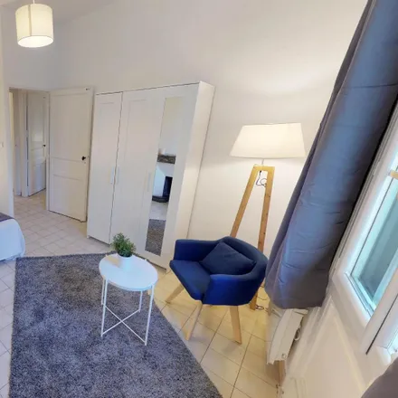 Rent this 3 bed room on 17 rue Poitevine