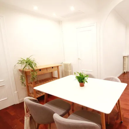 Rent this 1 bed room on Carrer del Consell de Cent in 338, 08009 Barcelona