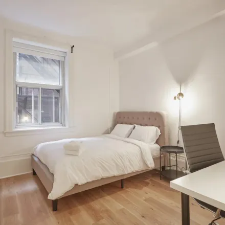Rent this 1 bed apartment on 1865 Avenue Lincoln in Montreal, QC H3H 2G8