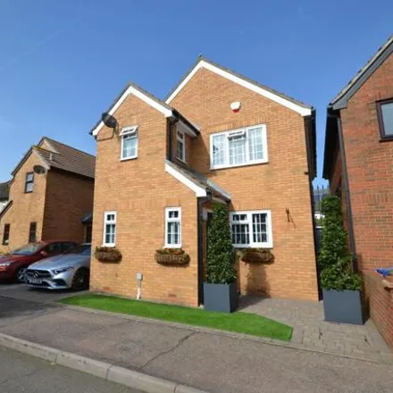 Buy this 3 bed house on 2 Cameron Close in Corringham, SS17 8EY