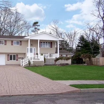 Buy this 5 bed house on 11 Regina Court in Islip, NY 11706
