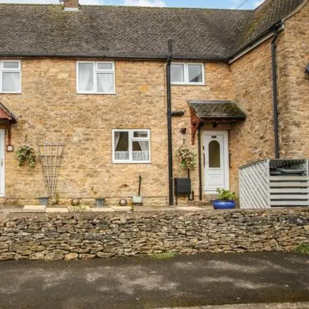 Buy this 3 bed townhouse on The Park in Stow-on-the-Wold, GL54 1DX