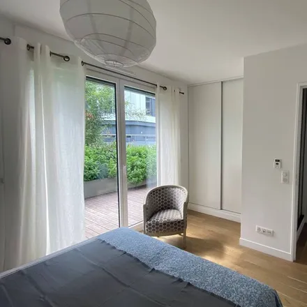 Rent this 2 bed apartment on Centre de secours d'Issy-les-Moulineaux in 75 Boulevard Gallieni, 92130 Issy-les-Moulineaux