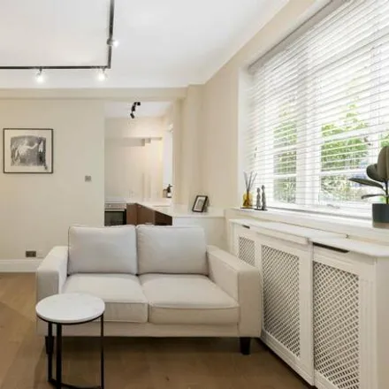 Buy this 1 bed apartment on Vicarage Court in Vicarage Gate, London