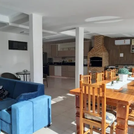 Buy this 5 bed house on Rua 3 in Colônia Agrícola Samambaia, Vicente Pires - Federal District