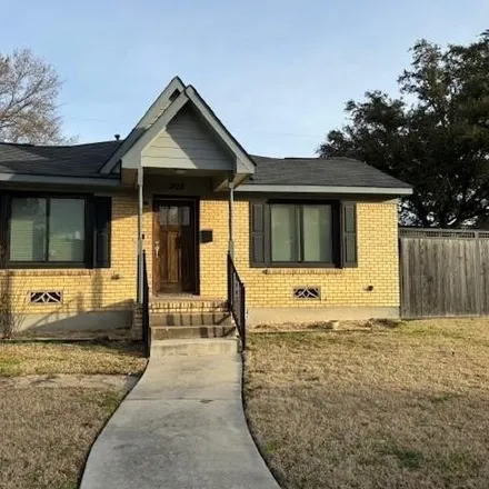 Buy this 3 bed house on 289 Kelley Street in Houston, TX 77009