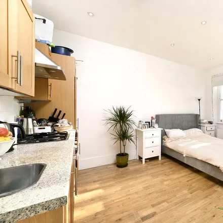 Rent this studio apartment on 126 Fellows Road in London, NW3 3JH