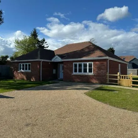 Buy this 3 bed house on Stoney Hills in Burnham-on-Crouch, CM0 8FE