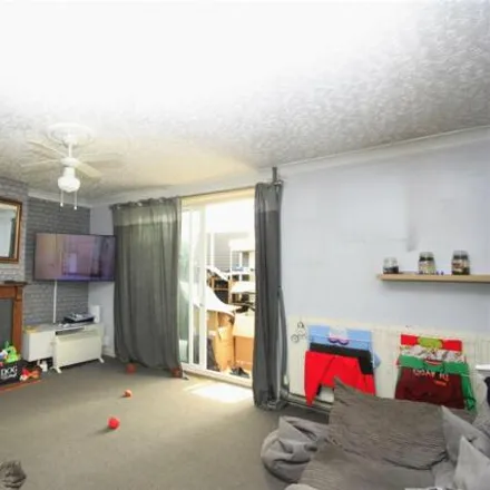Image 3 - High Lawn Way, Havant, PO9 5BS, United Kingdom - Townhouse for sale