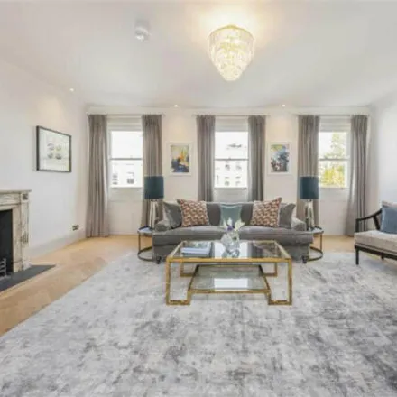 Rent this 3 bed room on 29 Emperor's Gate in London, SW7 4HS
