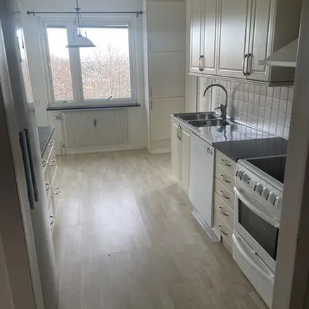 Rent this 4 bed apartment on Önskevädersgatan 41 in 418 38 Gothenburg, Sweden