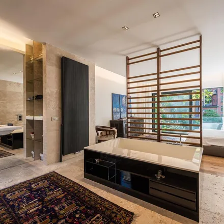 Rent this 4 bed apartment on Rue du Ruanda - Ruandastraat 19 in 1040 Etterbeek, Belgium