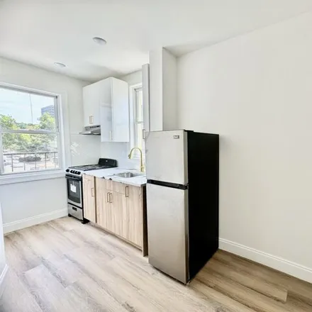 Image 2 - 770 W Side Ave Unit 2B, Jersey City, New Jersey, 07306 - House for rent