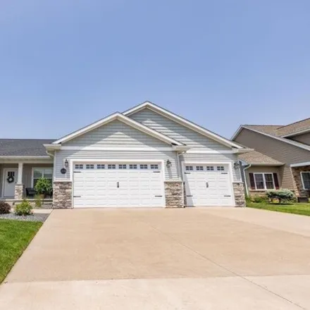 Buy this 4 bed house on 2656 Cambridge Drive in Burlington, IA 52601
