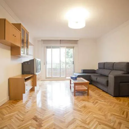 Image 6 - Av. Niza, impares, Travesía de Ronda, 28022 Madrid, Spain - Apartment for rent