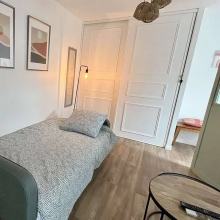 Rent this 1 bed apartment on Le Meux in Rue des Écoles, 60880 Le Meux