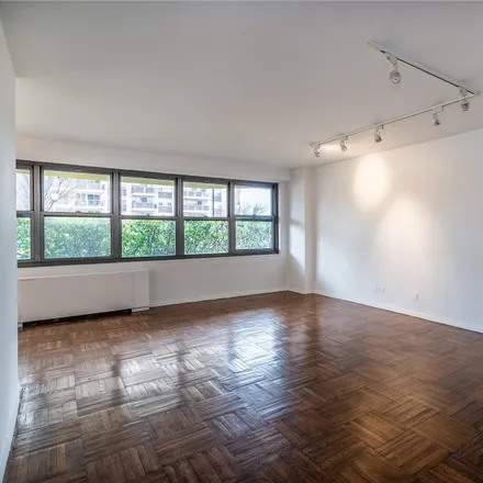 Image 4 - 18-05 215th Street, New York, NY 11360, USA - Condo for sale