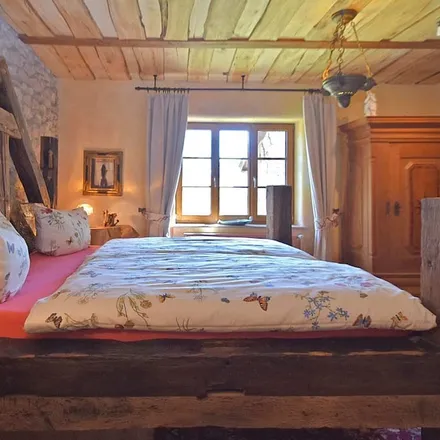 Rent this 6 bed house on Rotwildgehege der Gemeinde Vöhl in L 3084, 34516 Marienhagen