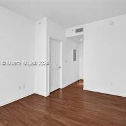 Image 5 - 511 Southeast 5th Avenue - Condo for rent
