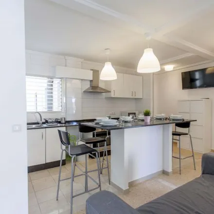 Rent this 6 bed apartment on Carrer de Dolores Marqués in 20, 46020 Valencia