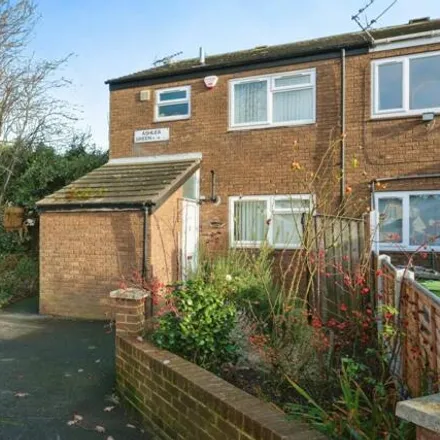Buy this 3 bed townhouse on Ashlea Green in Pudsey, LS13 2EQ