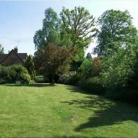 Image 5 - Heath Way, East Horsley, KT24 5ET, United Kingdom - House for rent