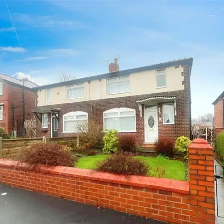 Rent this 3 bed duplex on Avondale Drive in Pendlebury, M6 8LY