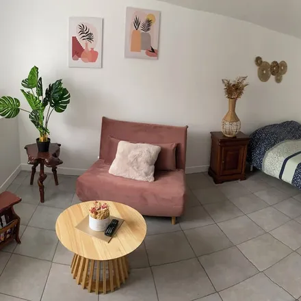 Rent this 1 bed condo on 93700 Drancy