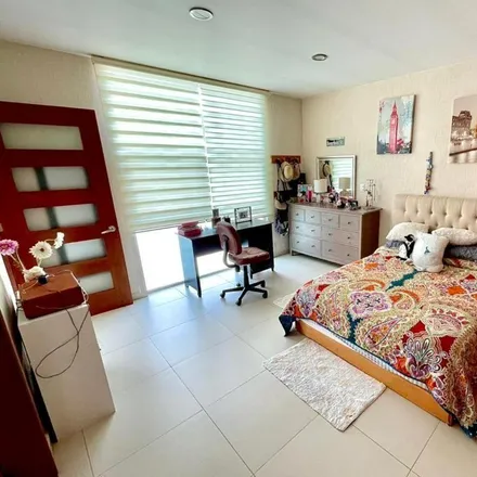 Rent this studio house on Calle Paseo de la Alborada 266 in Villas De Irapuato, 36670 Irapuato