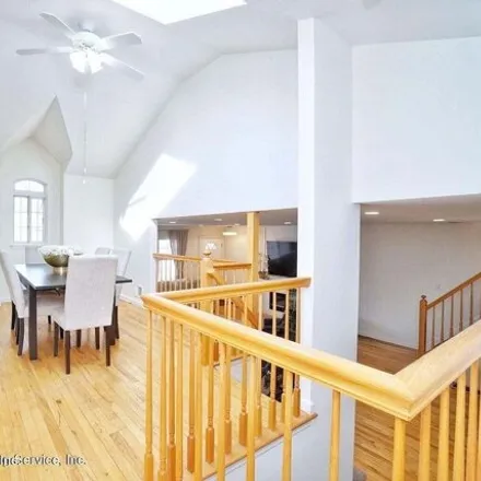 Image 7 - 36 Lucy Loop, New York, 10312 - Townhouse for sale