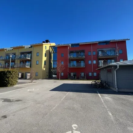 Rent this 3 bed apartment on Conditori Nordpolen in Torggatan 14, 534 31 Vara kommun