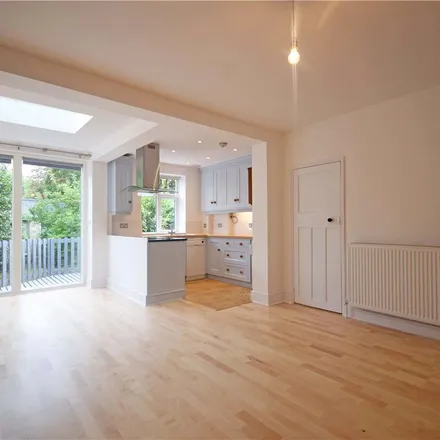 Rent this 3 bed duplex on 6 Oxford Road in Cambridge, CB4 3PW